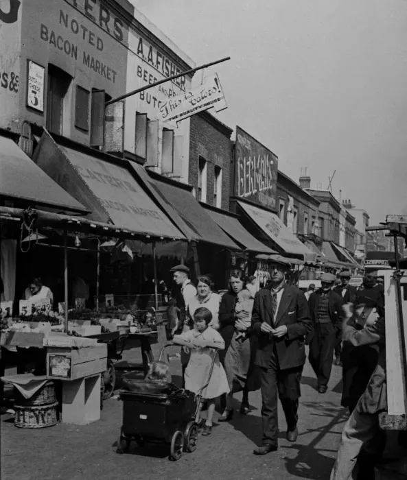 Framed Print : A family shopping in Whitechapel Market Framed Print : A family shopping in Whitechapel Market