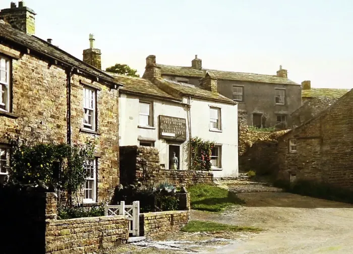 Framed Print : Farmers Arms, Muker, Swaledale, Yorkshire in the 1940 / 50s Framed Print : Farmers Arms, Muker, Swaledale, Yorkshire in the 1940 / 50s