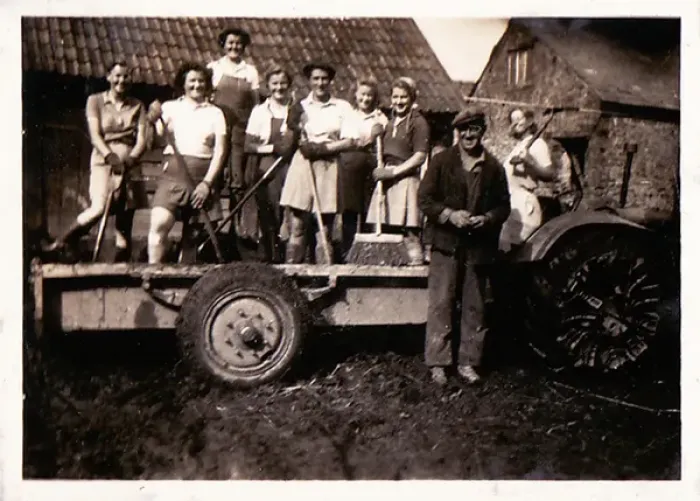 Framed Print : Farming in Devon, from College on trailer Framed Print : Farming in Devon, from College on trailer
