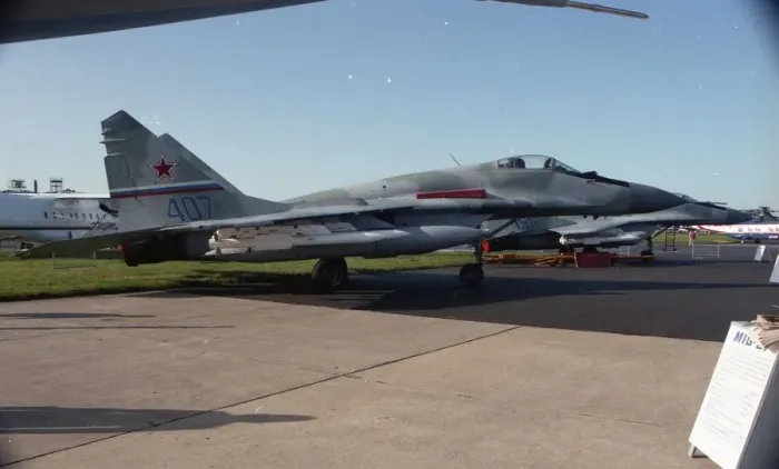 Framed Print : Farnborough 92 - MiG-29S Blue 407 Framed Print : Farnborough 92 - MiG-29S Blue 407