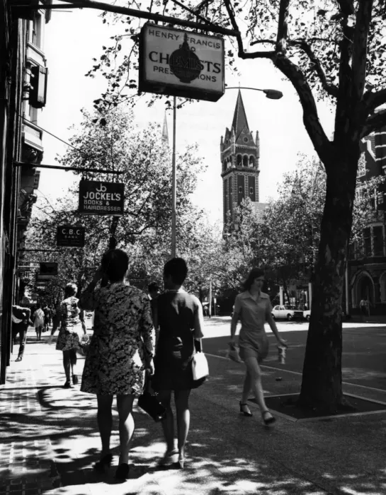 Framed Print : Fashionable Melbourne Framed Print : Fashionable Melbourne