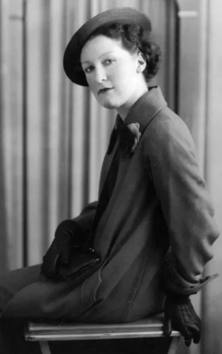Framed Print : Fashionable young woman in studio photograph Framed Print : Fashionable young woman in studio photograph