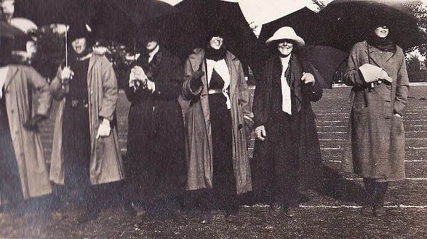 Fashions for 1926 group after dressing race