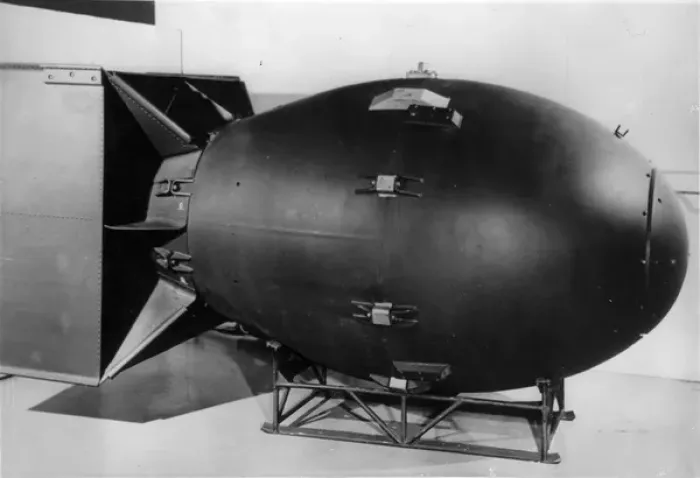 Framed Print : The Fat Boy 10000lb atomic bomb Framed Print : The Fat Boy 10000lb atomic bomb