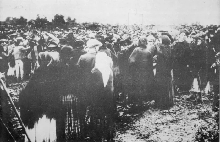 Framed Print : Fatima Crowd - 3 Framed Print : Fatima Crowd - 3