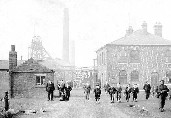 Featherstone Main Pit early 1900s