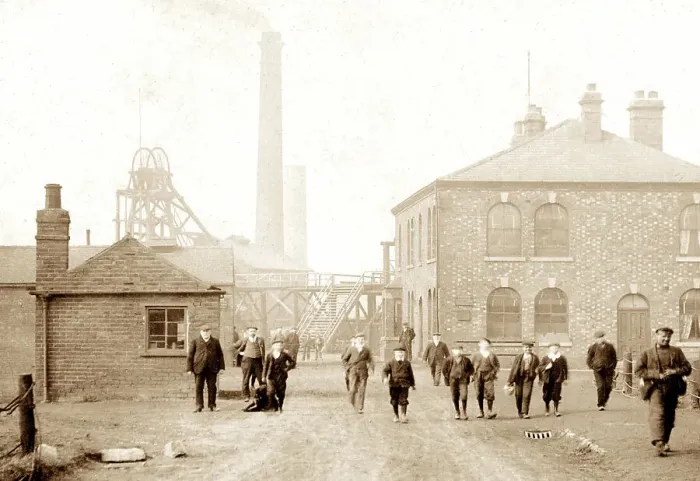 Framed Print : Featherstone Main Pit, early 1900s Framed Print : Featherstone Main Pit, early 1900s