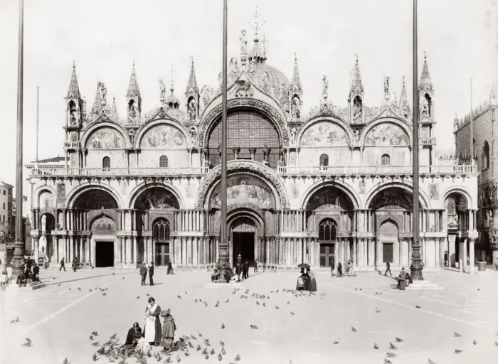 Framed Print : Feeding pigeons in St Marks Square, , Venice, Italy Framed Print : Feeding pigeons in St Marks Square, , Venice, Italy
