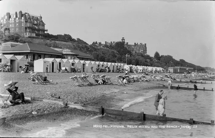 Framed Print : Felixstowe Beach and Hotel Framed Print : Felixstowe Beach and Hotel