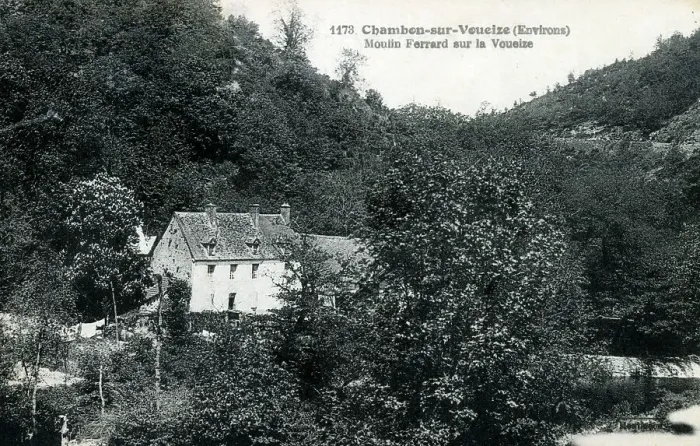 Framed Print : Ferrard Mill on the Voueize at Chambon-sur-Voueize Framed Print : Ferrard Mill on the Voueize at Chambon-sur-Voueize