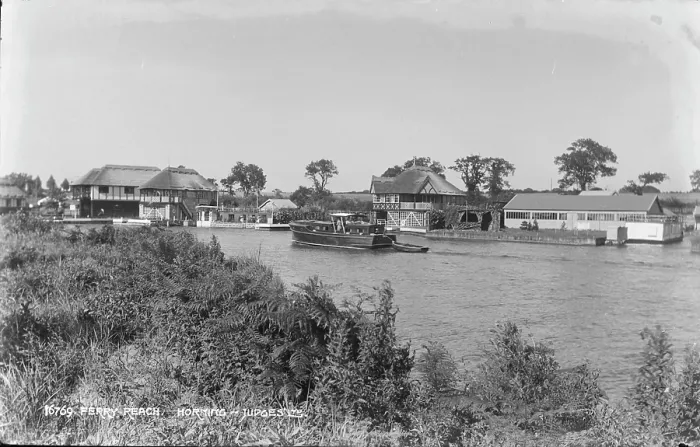 Framed Print : Ferry Reach, Horning Framed Print : Ferry Reach, Horning