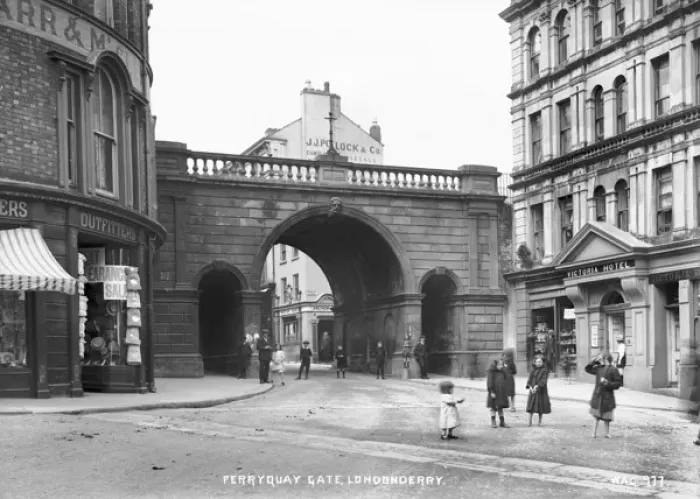 Framed Print : Ferryquay Gate, Londonderry Framed Print : Ferryquay Gate, Londonderry
