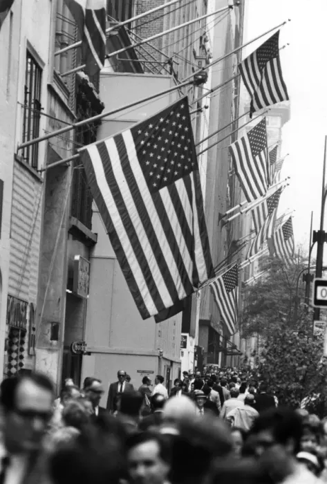 Framed Print : Fifth Avenue, New York Framed Print : Fifth Avenue, New York