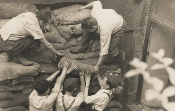 Framed Print : Filling Sandbags - WW2 Home Front (3 / 4) Framed Print : Filling Sandbags - WW2 Home Front (3 / 4)