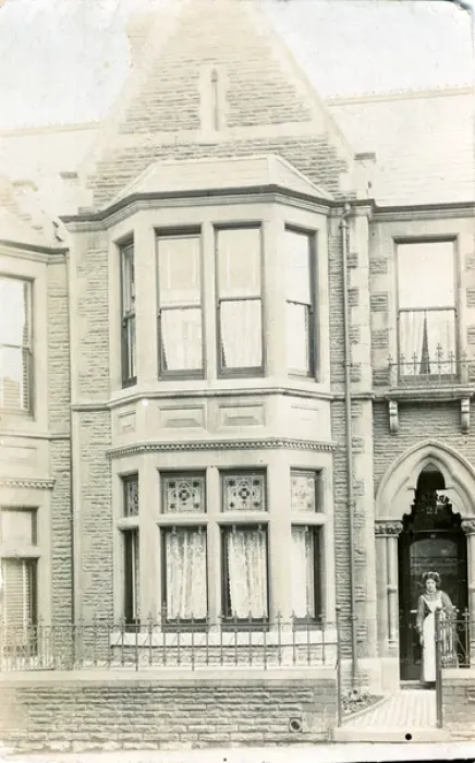 Framed Print : Fine Edwardian Terraced House Framed Print : Fine Edwardian Terraced House