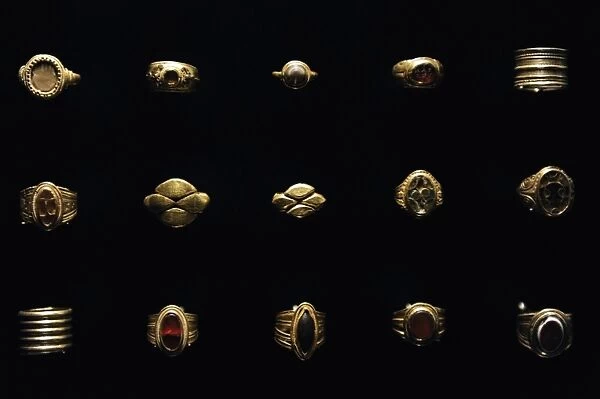 Finger rings from 1st-6th centuries AD. Gold. The use over f