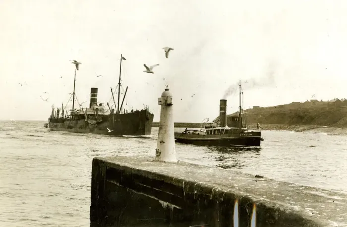Framed Print : Finnish steamer Wiima limping into Aberdeen harbour Framed Print : Finnish steamer Wiima limping into Aberdeen harbour