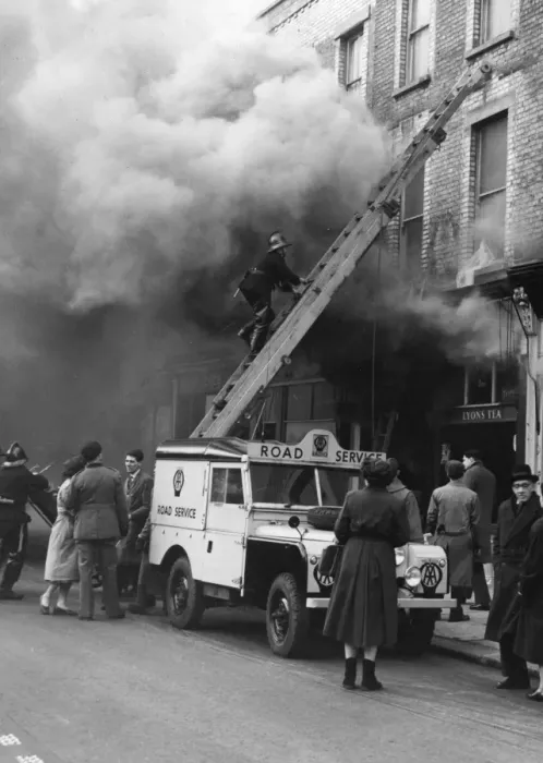 Framed Print : Fire at 298 Old Brompton Road, London SW5 Framed Print : Fire at 298 Old Brompton Road, London SW5