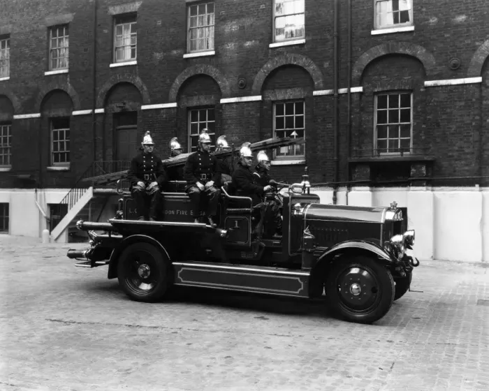 Framed Print : Fire engine and crew, LCC-London Fire Brigate Framed Print : Fire engine and crew, LCC-London Fire Brigate
