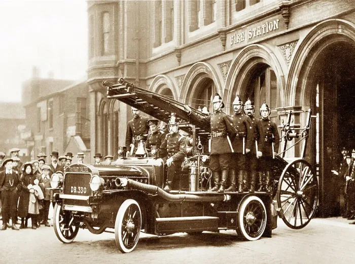 Framed Print : Fire engine, Stockport, early 1900s Framed Print : Fire engine, Stockport, early 1900s