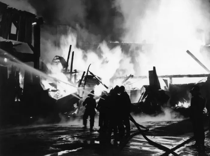 Framed Print : Firefighters in action with hosepipes, London Framed Print : Firefighters in action with hosepipes, London