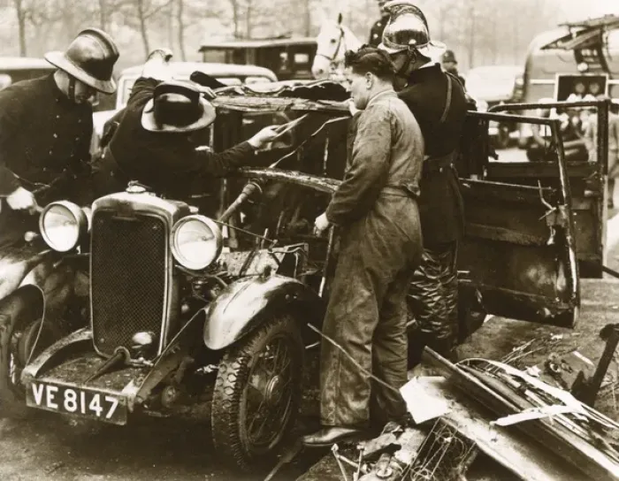 Framed Print : Firemen and mechanic with burnt-out car, London