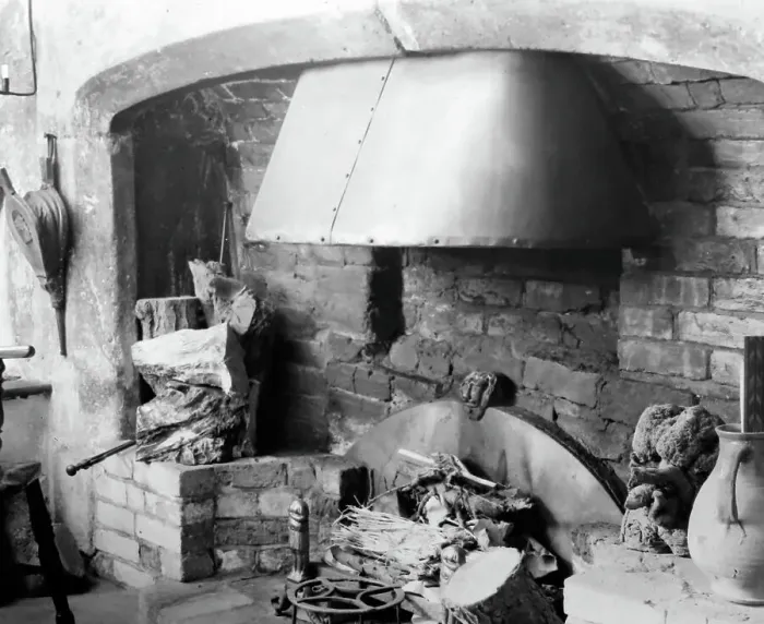 Framed Print : Fireplace at Barnwells House, Cerne Abass, early 1900s Framed Print : Fireplace at Barnwells House, Cerne Abass, early 1900s
