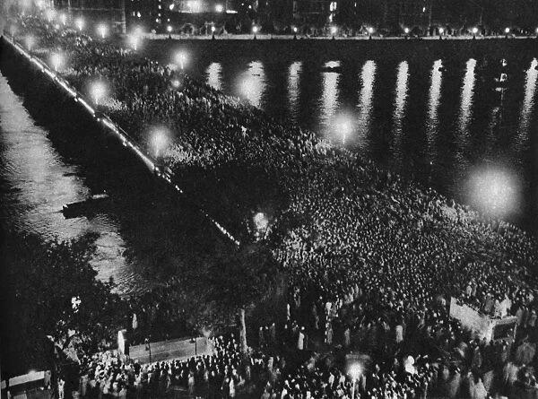 Fireworks and crowds, Westminster Bridge, Coronation 1953