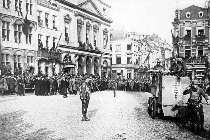 Framed Print : The First Commander inspecting troops in Mons during WW1 Framed Print : The First Commander inspecting troops in Mons during WW1