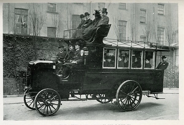 First Motor Omnibus seen in Great Britain