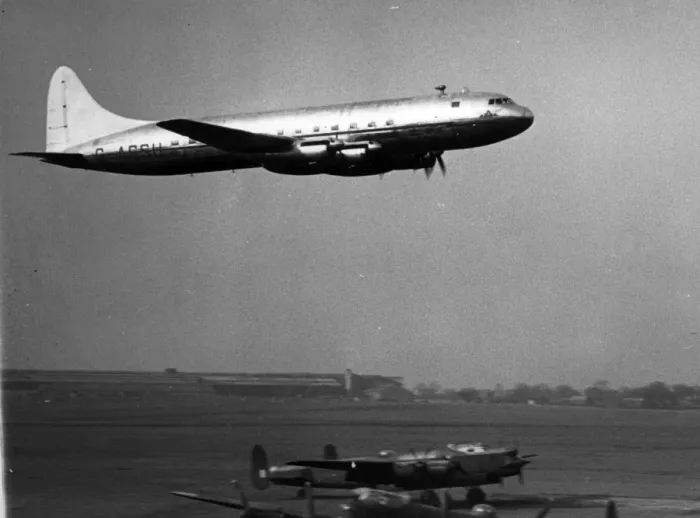 Framed Print : The first prototype Avro Tudor 2 G-ASSU flying low Framed Print : The first prototype Avro Tudor 2 G-ASSU flying low