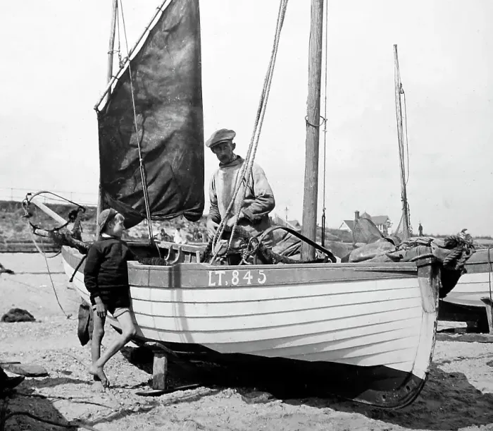 Framed Print : Fisherman, Southwold beach, early 1900s Framed Print : Fisherman, Southwold beach, early 1900s