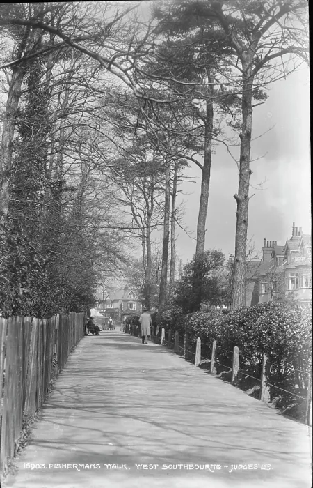 Framed Print : Fisherman's Walk, West Southbourne Framed Print : Fisherman's Walk, West Southbourne