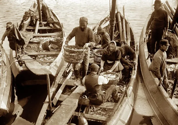 Framed Print : Fishermen and fishwives, Whitby early 1900's Framed Print : Fishermen and fishwives, Whitby early 1900's