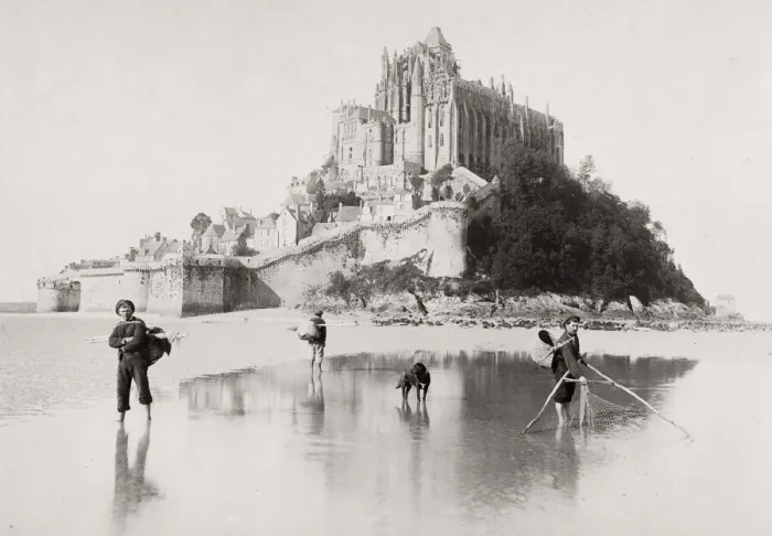 Framed Print : Fishermen near to the Mont St Michel, Normandy, France Framed Print : Fishermen near to the Mont St Michel, Normandy, France