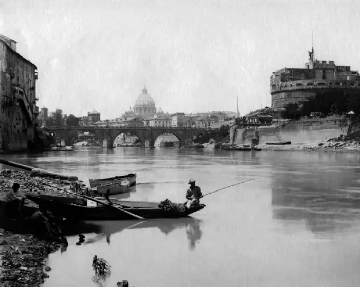 Framed Print : Fishermen on the River Tiber, Rome, Italy Framed Print : Fishermen on the River Tiber, Rome, Italy