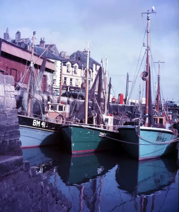 Framed Print : Fishing boats in Brixham Harbour, Devon Framed Print : Fishing boats in Brixham Harbour, Devon