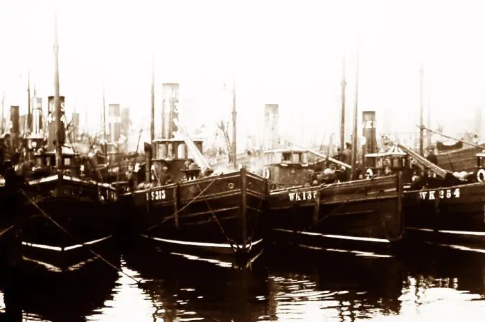 Framed Print : Fishing boats, Great Yarmouth, early 1900s Framed Print : Fishing boats, Great Yarmouth, early 1900s