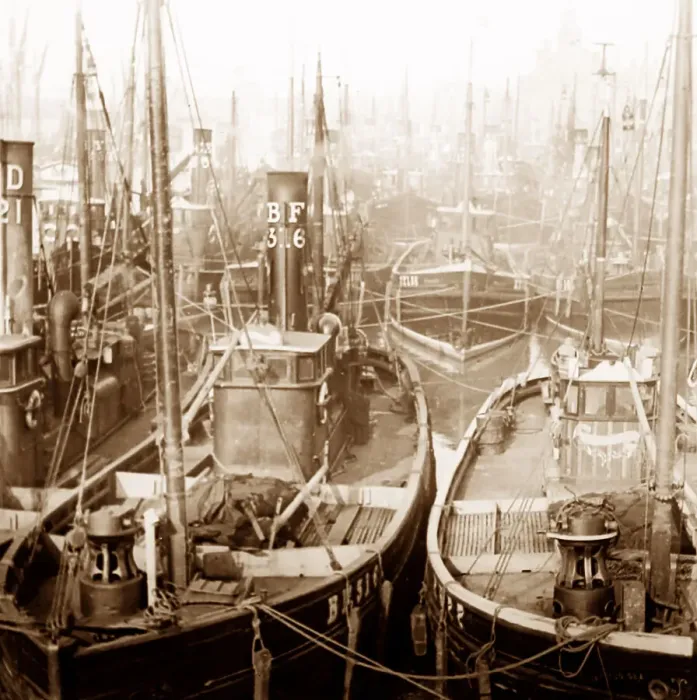 Framed Print : Fishing boats, Great Yarmouth, early 1900s Framed Print : Fishing boats, Great Yarmouth, early 1900s