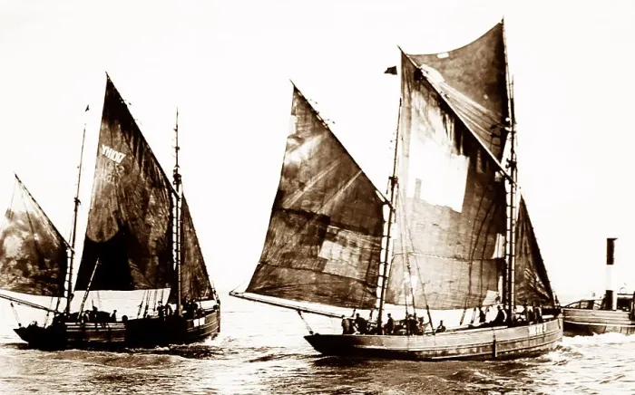 Framed Print : Fishing boats, Great Yarmouth, early 1900s Framed Print : Fishing boats, Great Yarmouth, early 1900s