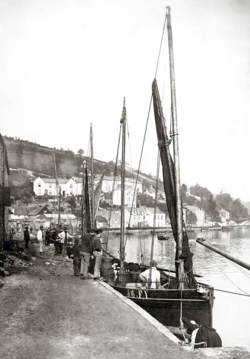 Framed Print : Fishing boats in the harbour, West Looe, Cornwall Framed Print : Fishing boats in the harbour, West Looe, Cornwall