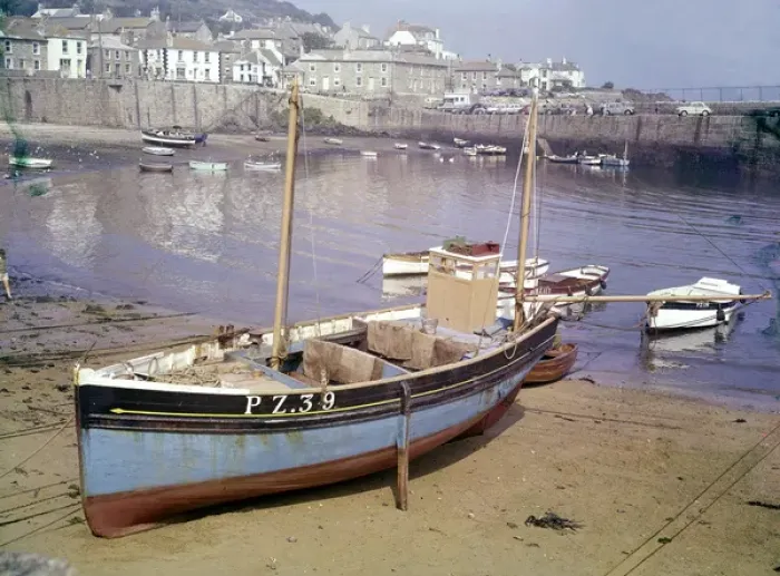 Framed Print : Fishing boats in Mousehole Harbour, Cornwall