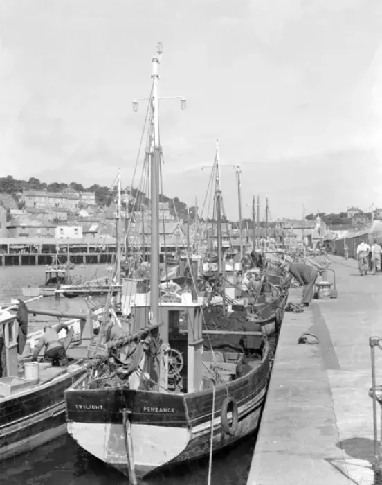 Framed Print : Fishing boats in Newlyn Harbour, Cornwall Framed Print : Fishing boats in Newlyn Harbour, Cornwall