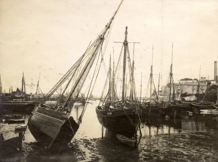 Framed Print : Fishing boats at Torquay, Devon Framed Print : Fishing boats at Torquay, Devon