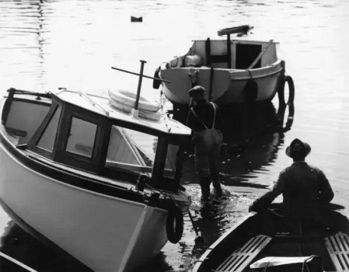Framed Print : Fishing Harbour Framed Print : Fishing Harbour