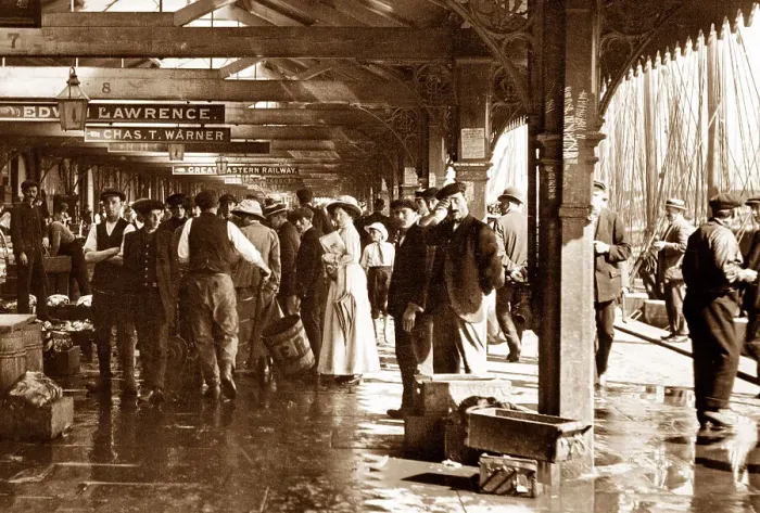 Framed Print : Fishmarket, Lowestoft early 1900's Framed Print : Fishmarket, Lowestoft early 1900's