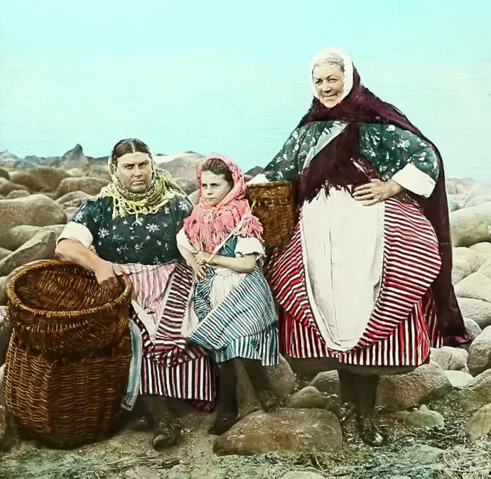 Framed Print : Fishwives, Newhaven near Edinburgh, Scotland Framed Print : Fishwives, Newhaven near Edinburgh, Scotland