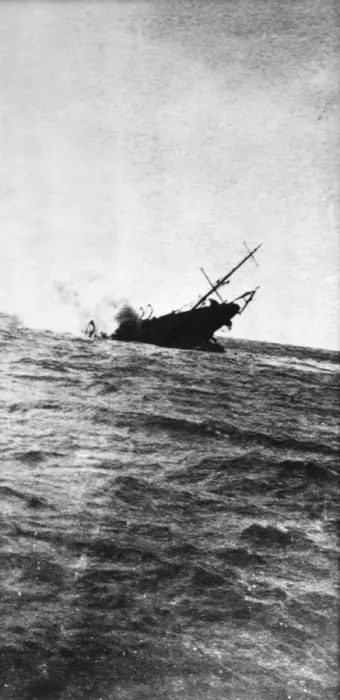 Framed Print : Fleet Minesweeper sinking after striking a mine, WW1 Framed Print : Fleet Minesweeper sinking after striking a mine, WW1