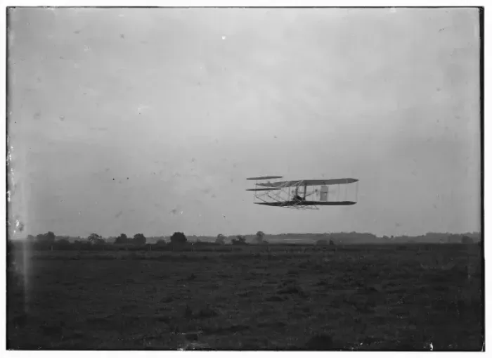 Framed Print : Flight 23: front view of the machine in flight to the right Framed Print : Flight 23: front view of the machine in flight to the right