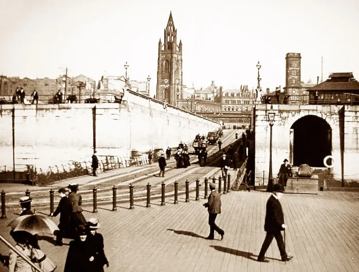 Framed Print : The floating landing stage, Liverpool - early 1900s Framed Print : The floating landing stage, Liverpool - early 1900s